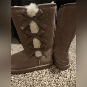 Ugg Koolaburra Girls size 3 New without box